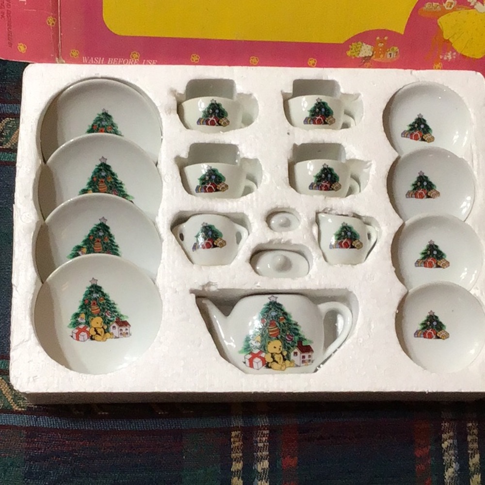 NEW 17 PCS. VINTAGE CHINA TEA SET